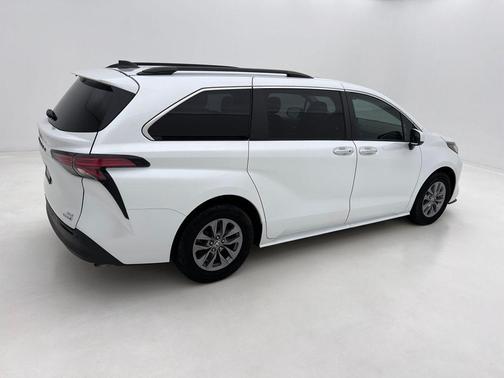 2022 Toyota Sienna XLE