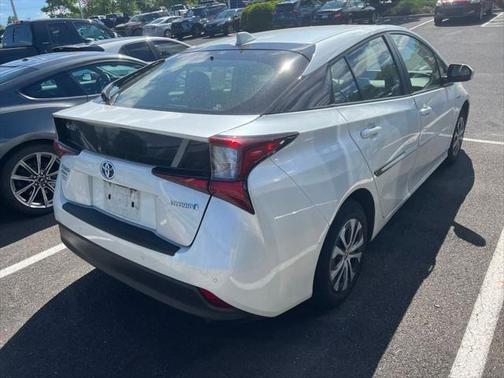 2020 Toyota Prius LE