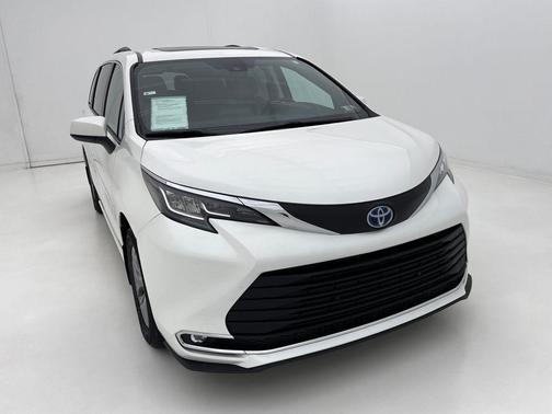 2021 Toyota Sienna XLE 7 Passenger
