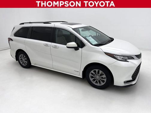 2021 Toyota Sienna XLE 7 Passenger