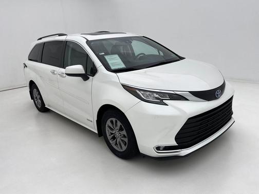 2021 Toyota Sienna XLE 7 Passenger