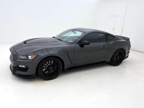 2016 Ford Shelby GT350 Base