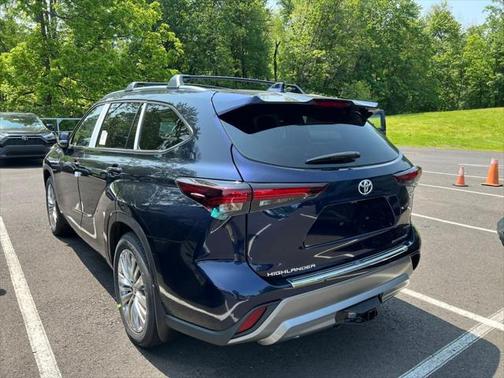 2025 Toyota Highlander Hybrid Platinum
