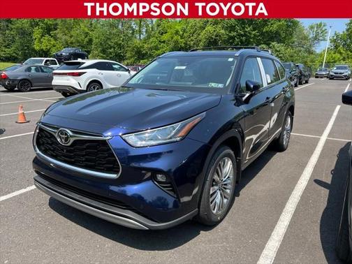 2025 Toyota Highlander Hybrid Platinum