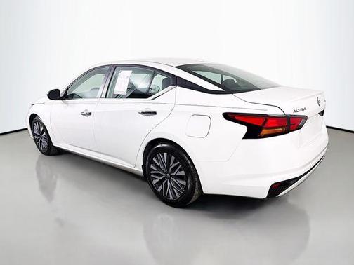 Pearl White Tri-Coat 2024 Nissan Altima 2.5 SV