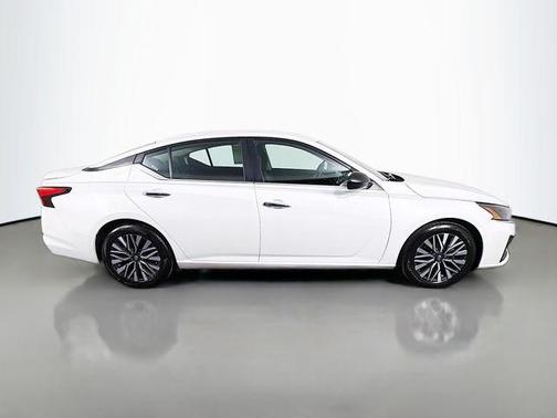 Pearl White Tri-Coat 2024 Nissan Altima 2.5 SV