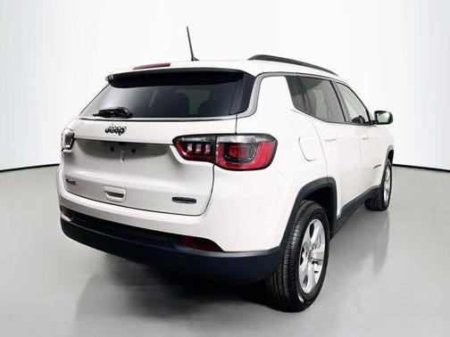 White Clearcoat 2018 Jeep Compass Latitude