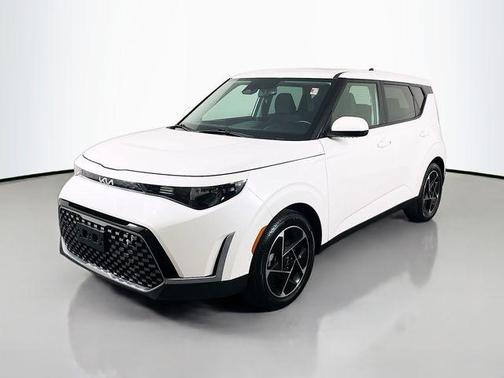 Snow White Pearl 2023 Kia Soul EX