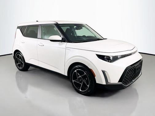 Snow White Pearl 2023 Kia Soul EX
