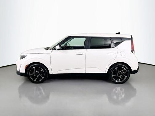 Snow White Pearl 2023 Kia Soul EX
