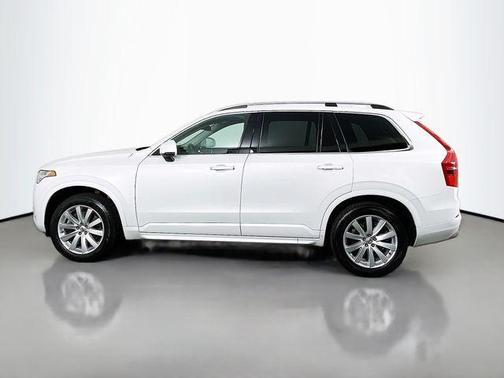 Crystal White Pearl 2017 Volvo XC90 T6 Momentum