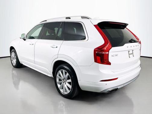 Crystal White Pearl 2017 Volvo XC90 T6 Momentum