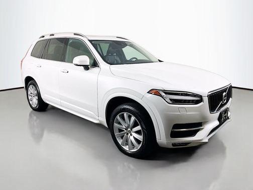 Crystal White Pearl 2017 Volvo XC90 T6 Momentum