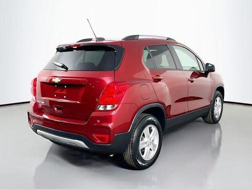Crimson Metallic 2022 Chevrolet Trax LT
