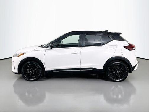 2022 Nissan Kicks SR