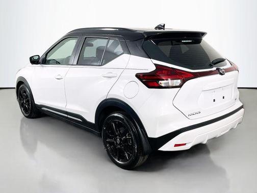 2022 Nissan Kicks SR