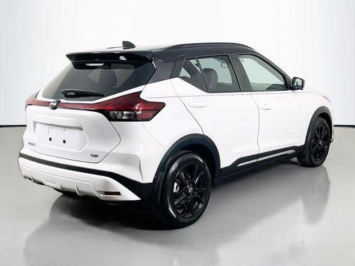 2022 Nissan Kicks SR
