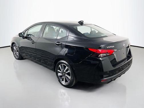 Black 2023 Nissan Versa 1.6 SV