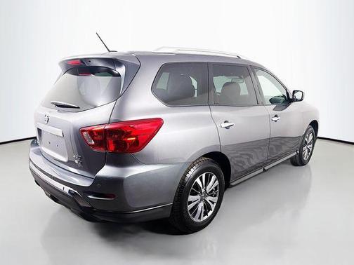 Gun Metallic 2018 Nissan Pathfinder SV