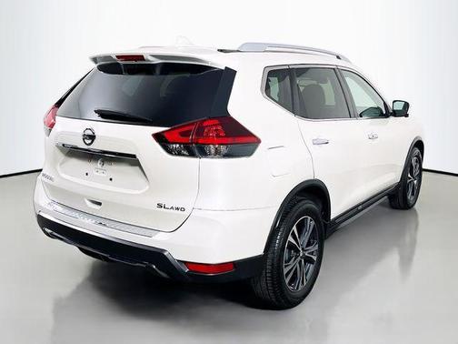 White 2018 Nissan Rogue SL