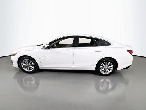 Summit White 2022 Chevrolet Malibu LT