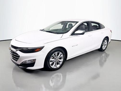 Summit White 2022 Chevrolet Malibu LT