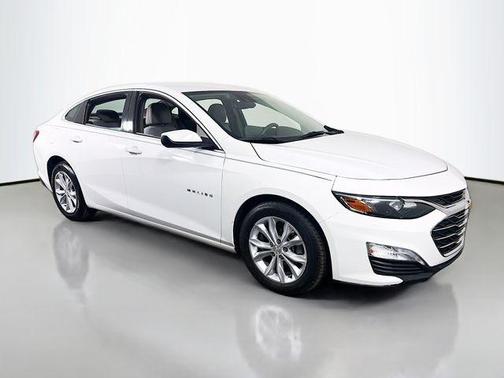 Summit White 2022 Chevrolet Malibu LT