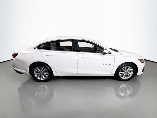 Summit White 2022 Chevrolet Malibu LT