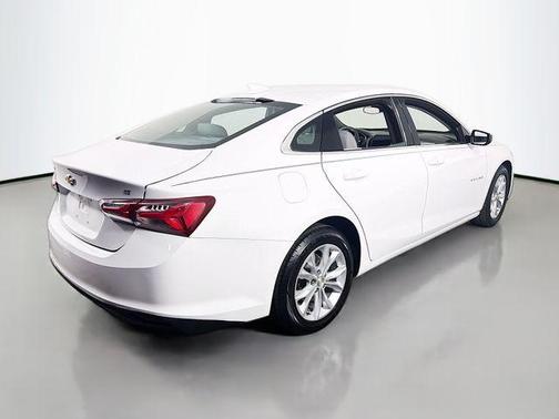 Summit White 2022 Chevrolet Malibu LT
