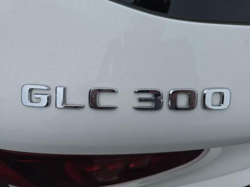 Polar White 2022 Mercedes-Benz GLC 300 4MATIC