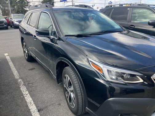 Crystal Black Silica 2022 Subaru Outback Limited