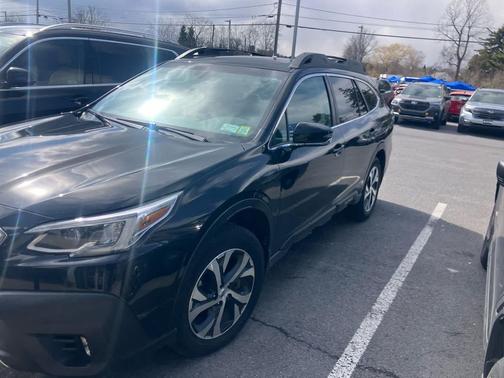 Crystal Black Silica 2022 Subaru Outback Limited