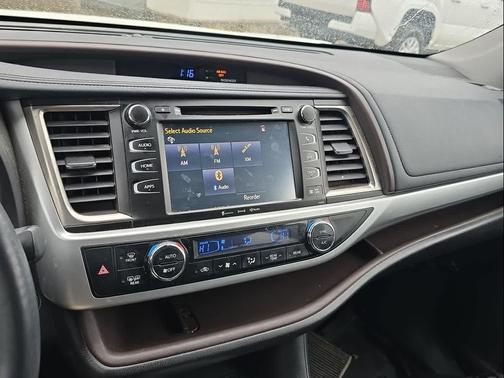 Blizzard Pearl 2019 Toyota Highlander XLE