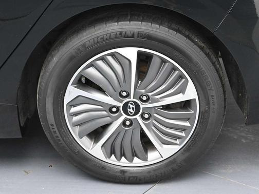 2021 Hyundai IONIQ Plug-In Hybrid Limited