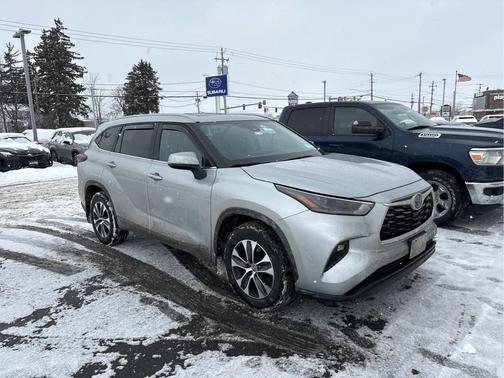 2024 Toyota Highlander Hybrid XLE