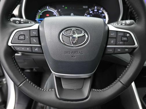 2024 Toyota Highlander Hybrid XLE