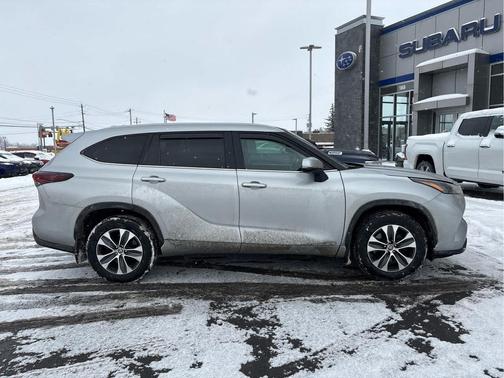 2024 Toyota Highlander Hybrid XLE