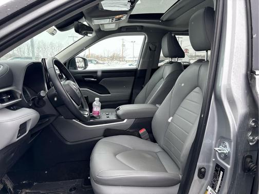 2024 Toyota Highlander Hybrid XLE