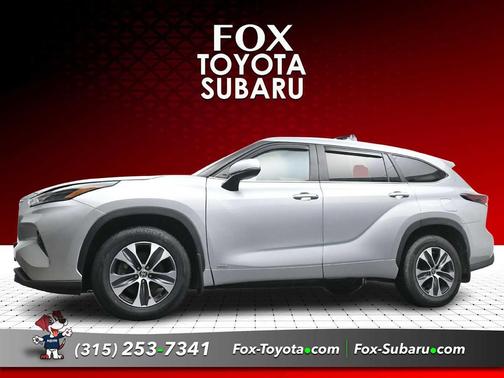 Celestial Silver Metallic 2024 Toyota Highlander Hybrid XLE