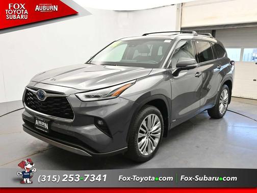 Magnetic Gray Metallic 2024 Toyota Highlander Hybrid Platinum