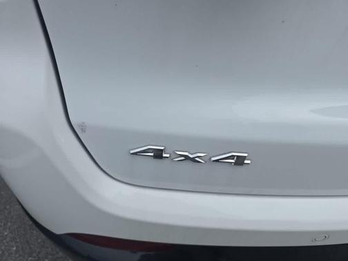 Bright White Clearcoat 2023 Jeep Compass Limited