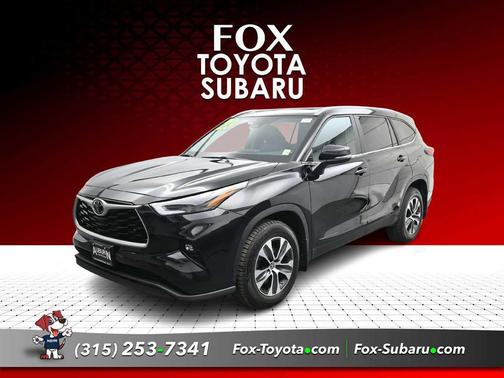 Midnight Black Metallic 2023 Toyota Highlander XLE