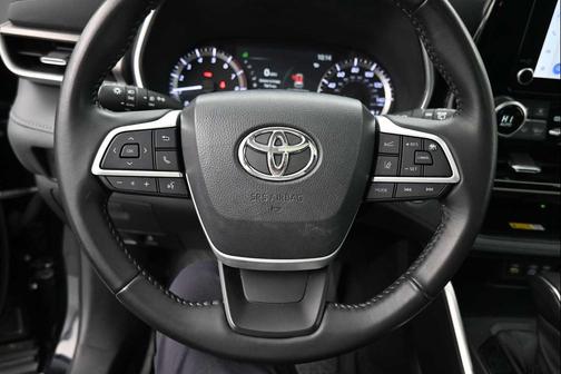 Midnight Black Metallic 2023 Toyota Highlander XLE