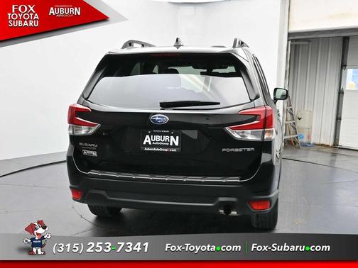 Crystal Black Silica 2024 Subaru Forester Premium