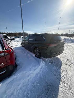 2023 Toyota Sienna Platinum