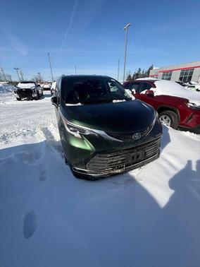 2023 Toyota Sienna Platinum
