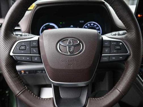 2023 Toyota Sienna Platinum