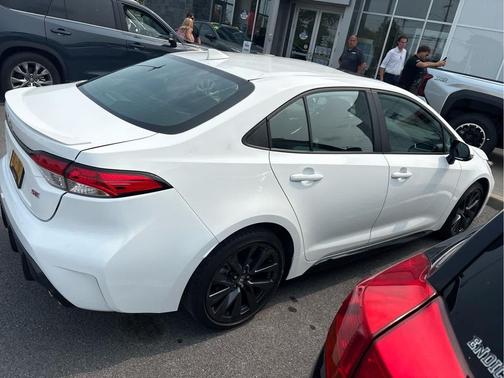 Ice Cap 2024 Toyota Corolla SE