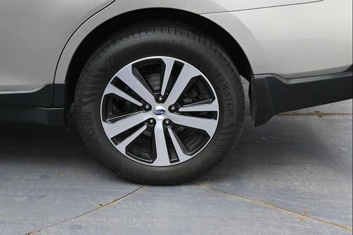 Tungsten Metallic 2019 Subaru Outback 2.5i Limited