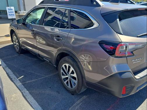 Brilliant Bronze Metallic 2021 Subaru Outback Premium